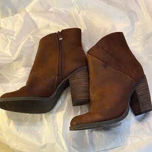 Spicca Rubber sole faux suede rustic cross ankle Boots